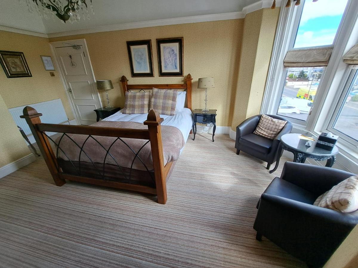 ホテル The Ambassador Townhouse サウスポート エクステリア 写真