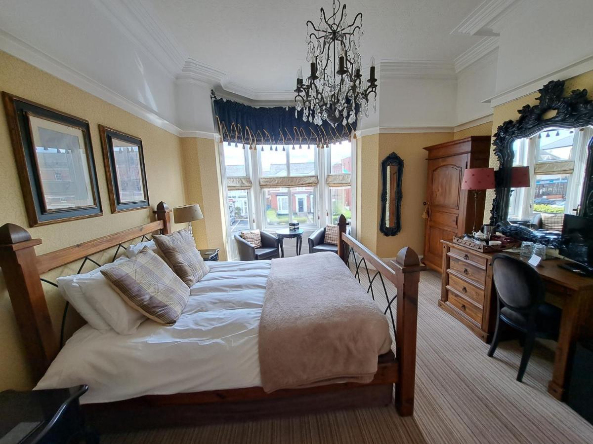 ホテル The Ambassador Townhouse サウスポート エクステリア 写真