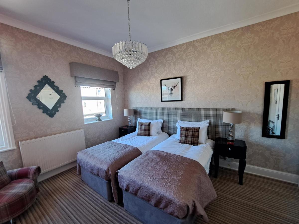 ホテル The Ambassador Townhouse サウスポート エクステリア 写真