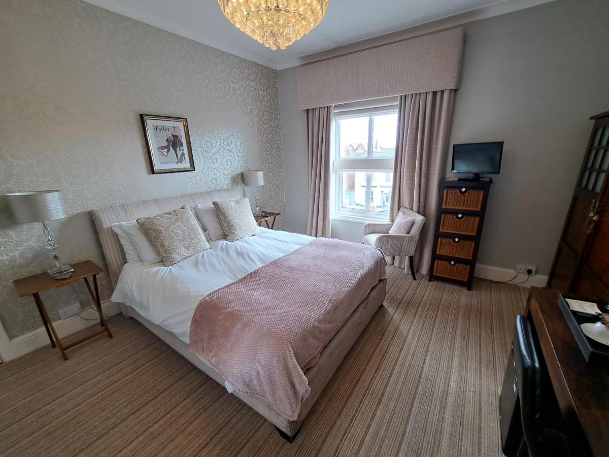 ホテル The Ambassador Townhouse サウスポート エクステリア 写真