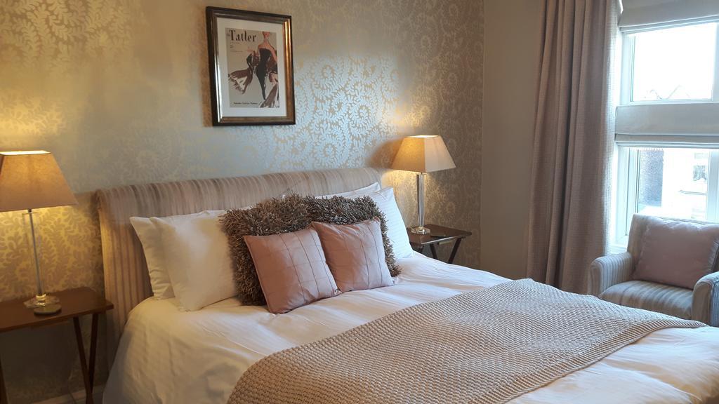ホテル The Ambassador Townhouse サウスポート エクステリア 写真